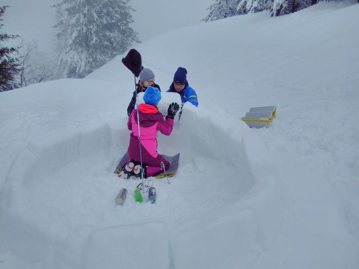 Iglu bauen beim Schneemodul mit 2. OS