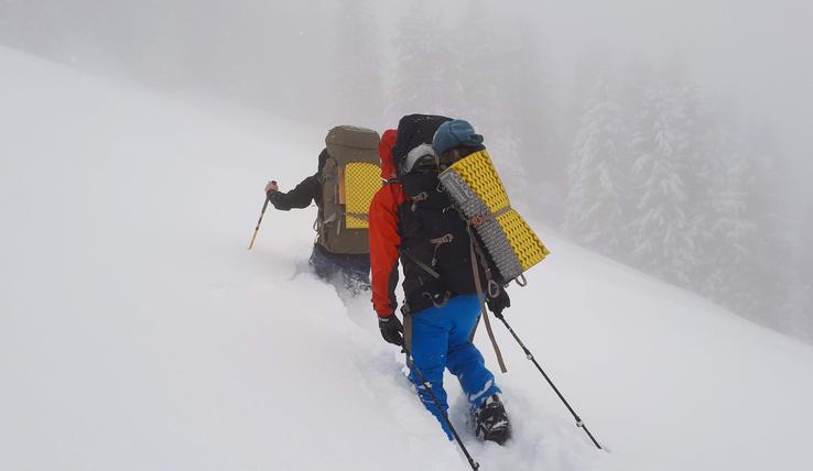 Tiefer Schnee, grosser Rucksack, Teambildung 2019